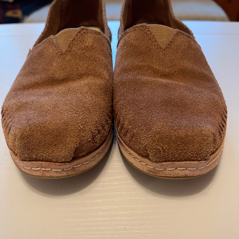 Tom's suede leather slip on loafers sz 7